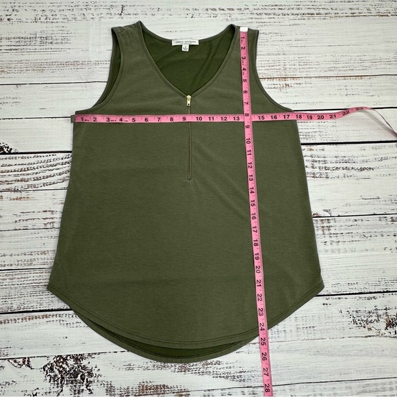 Green Envelope Women’s size Small Moss Green Zip Front Tank Top - Picture 8 of 9